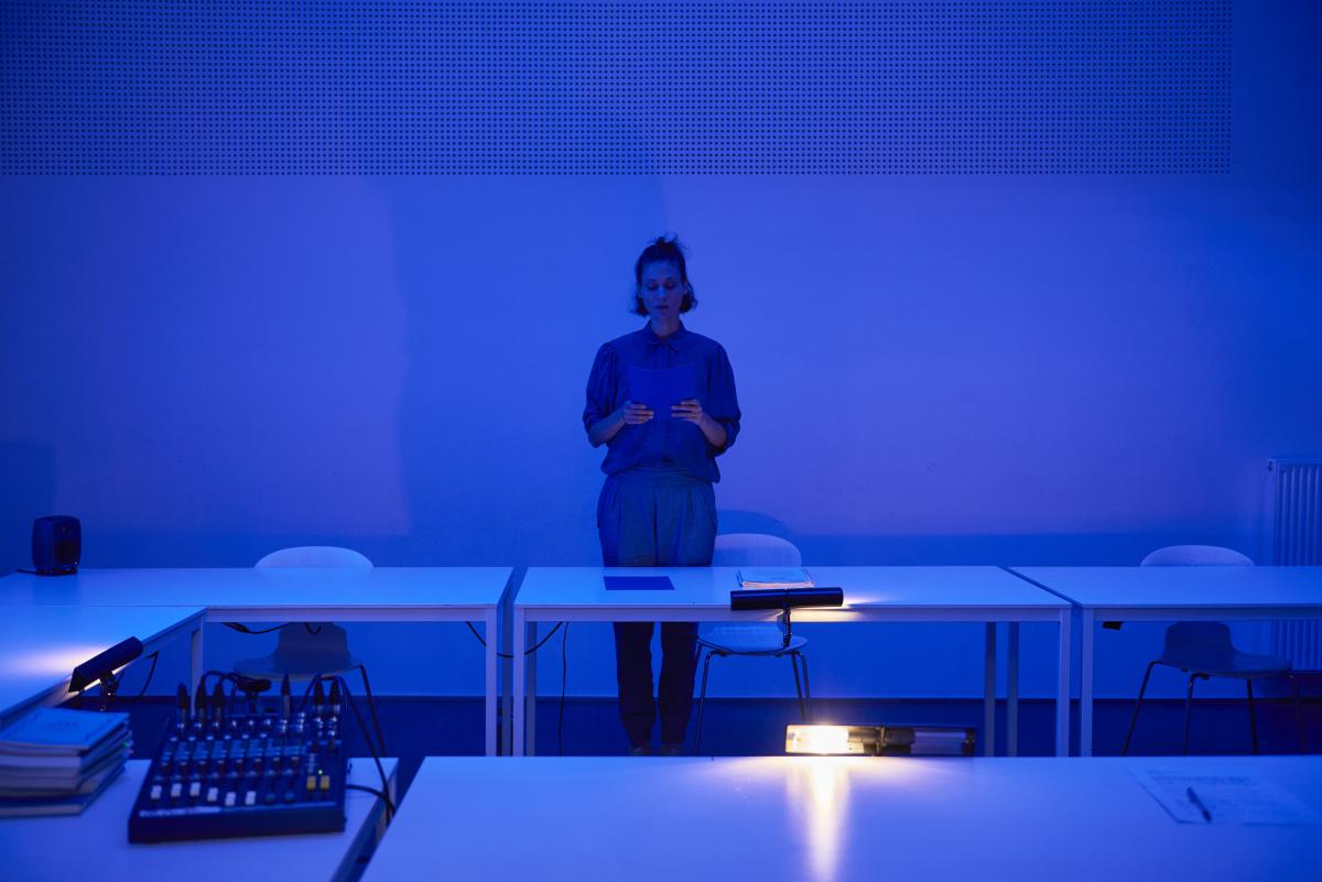 TOI (Elpida Orfanidou) performing at the C-Takt#5 Festival in Genk. Photo by Sarah Duby.