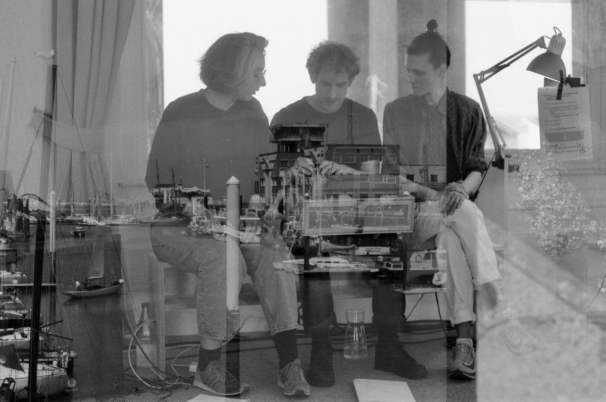 Marialena Marouda, Charlie Usher and Elpida Orfanidou at the TOI Symposium at Dansand, Ostend, July 2022. Photo by Rasa Alksnyte. 